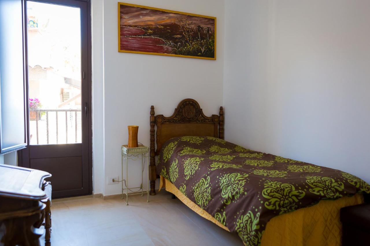 B&B La Casa Gialla Taormina Buitenkant foto